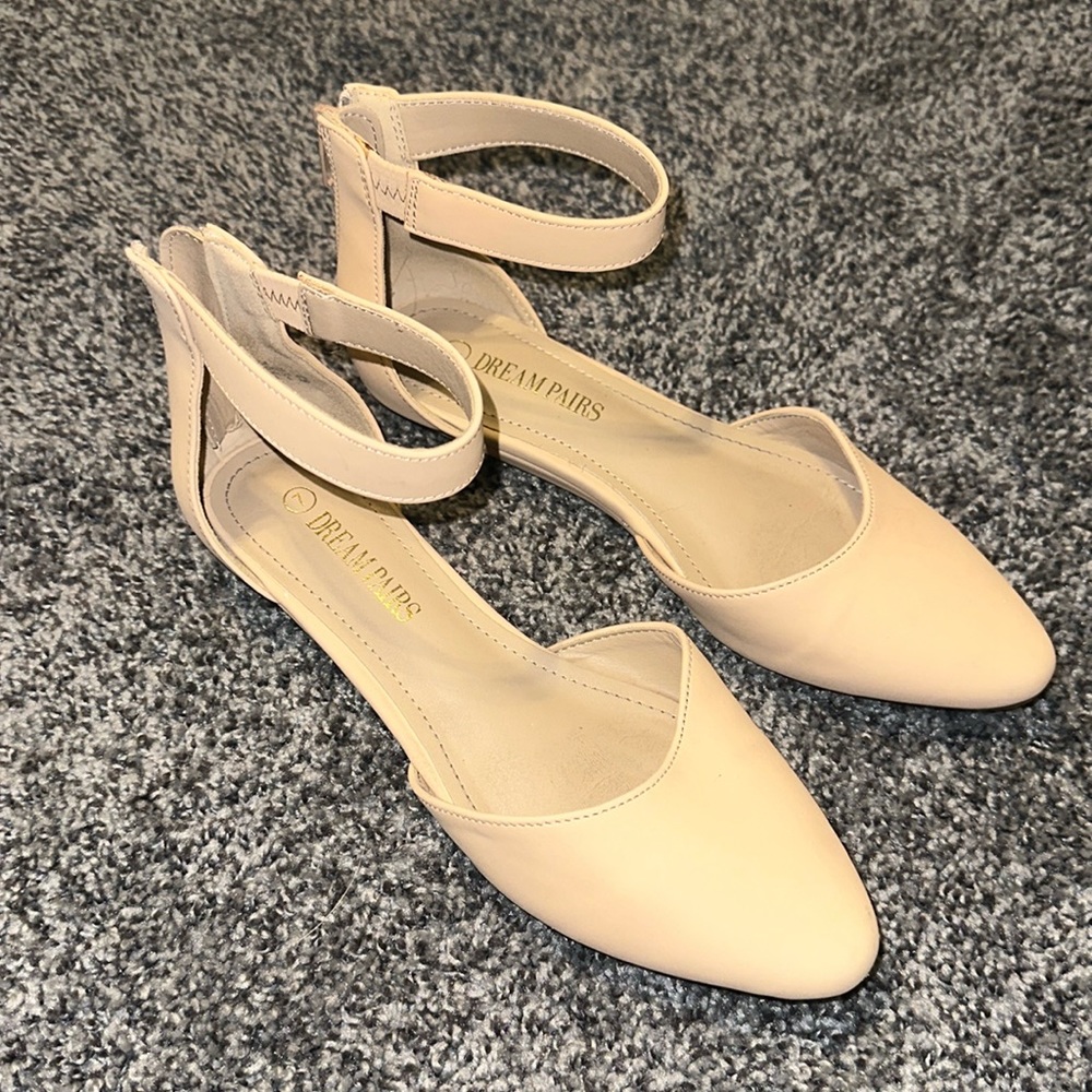 Dream Pairs beige/nude colored flats.